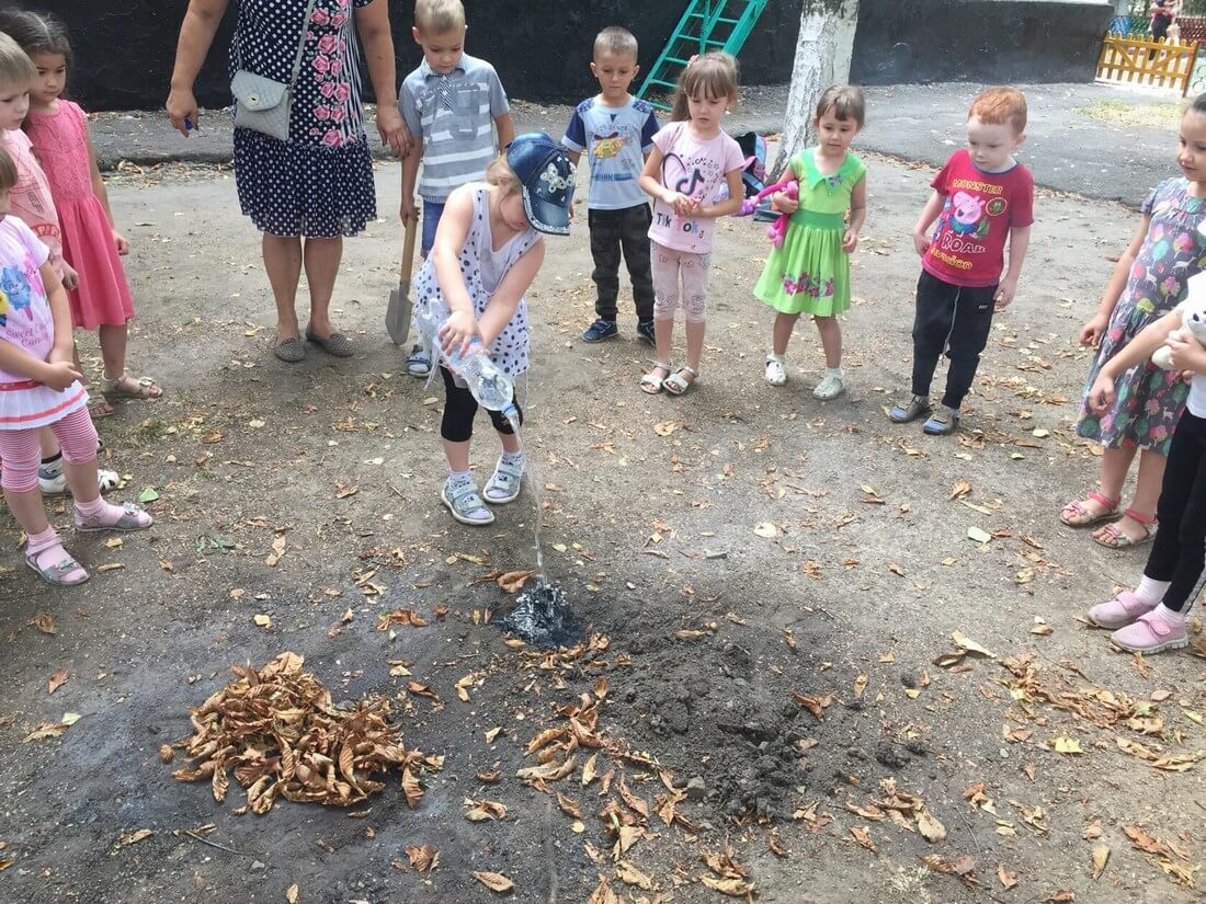 Дети на уроке воспитателя